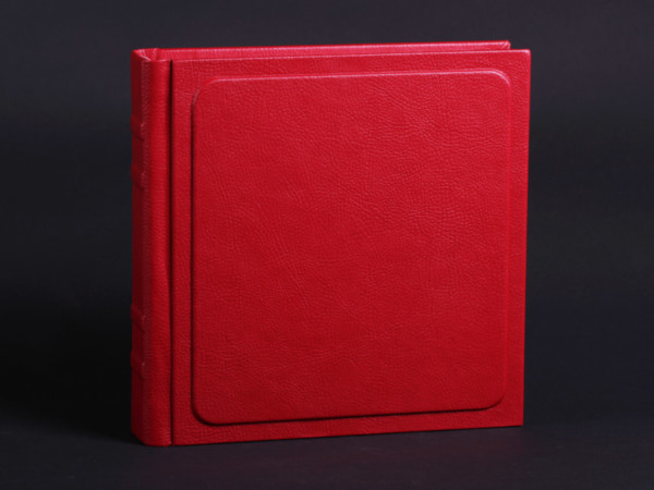 Обкладинка зі шкірозамінника з подіумом