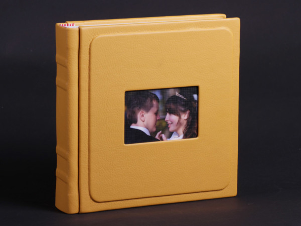 Обкладинка з фотовставкою.